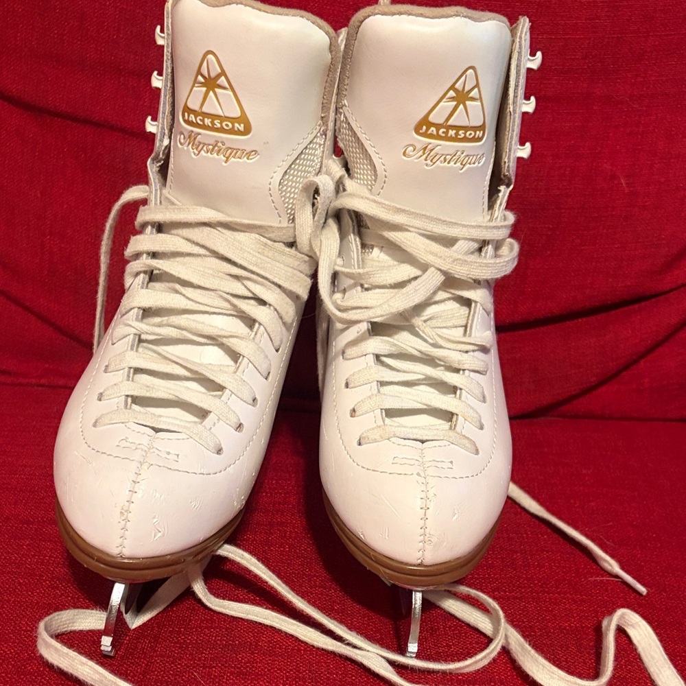 Jackson Mystique Figure Skates